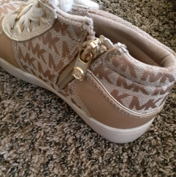 Michael Kors - Picture 5 of 5